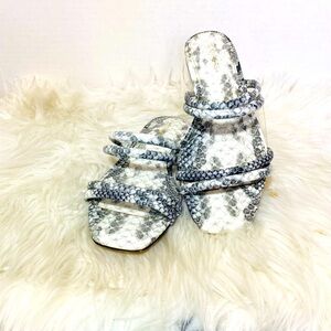 Express Black and White Open-Toed Sandals Sz-7
